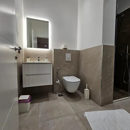 Eni's * טיראנה